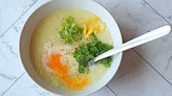 A bowl of Thai jok soup.