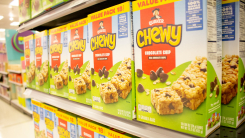 Quaker chewy granola bears on supermarket shelf