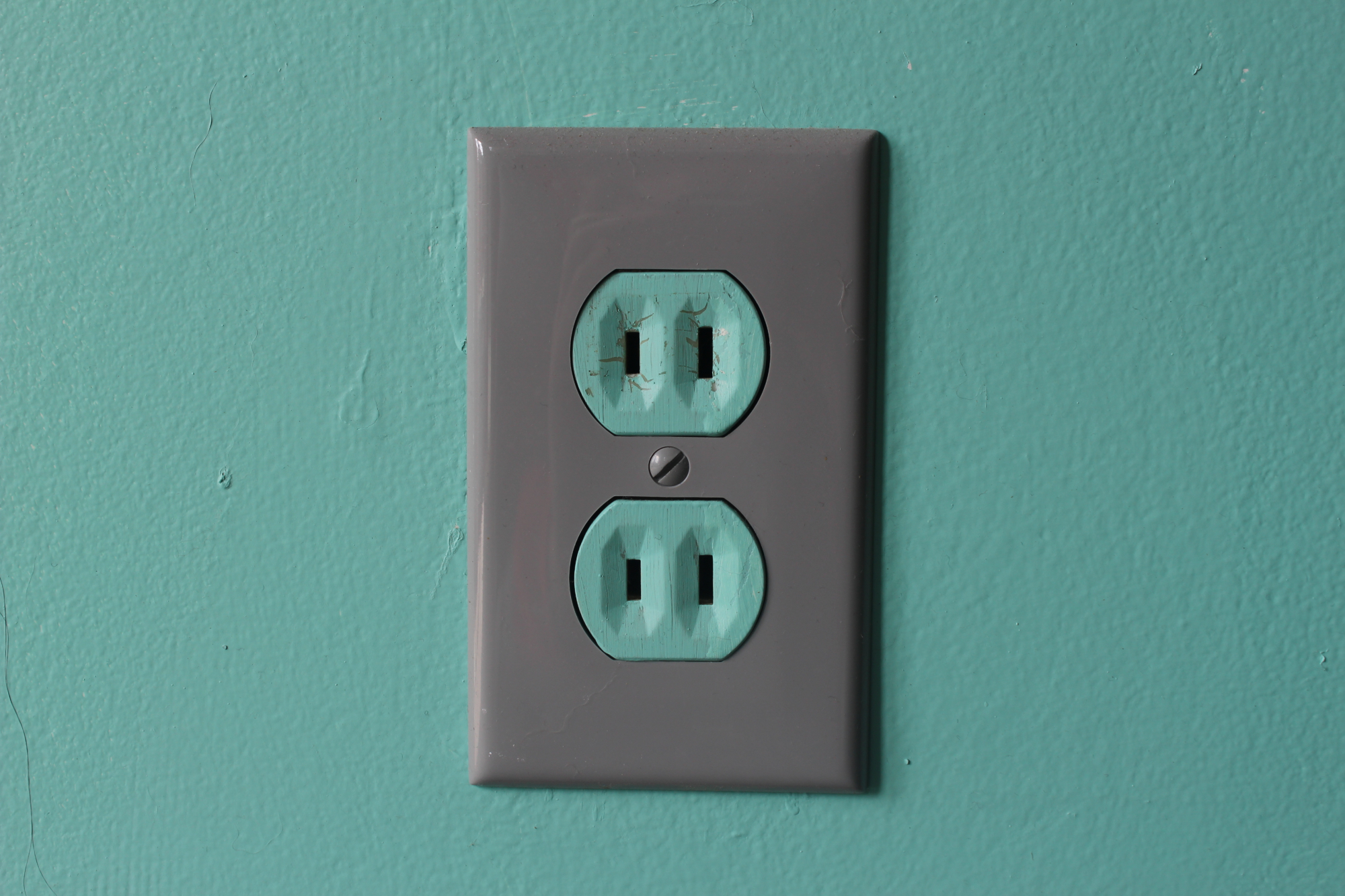 ungrounded, two-prong outlet