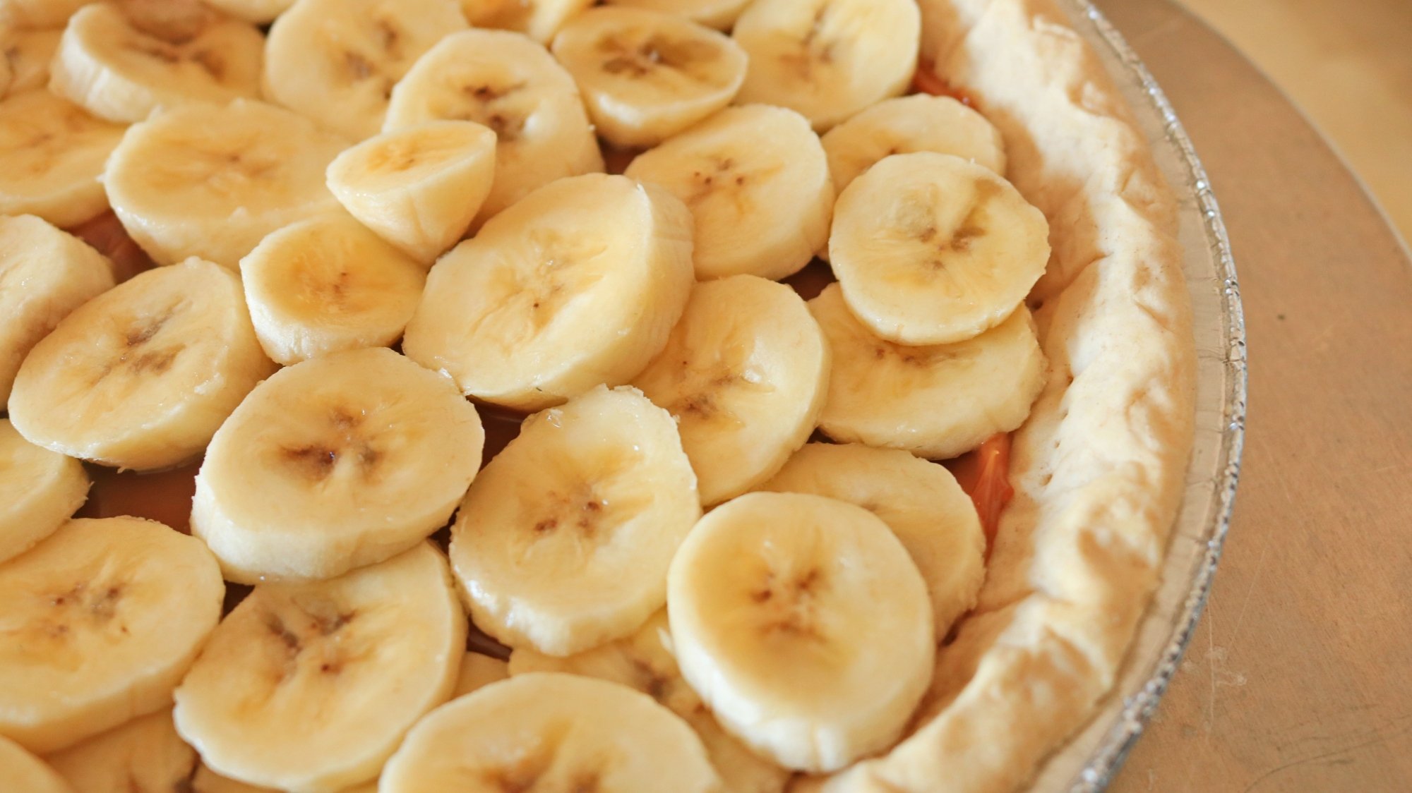 Bananas in a pie crust.
